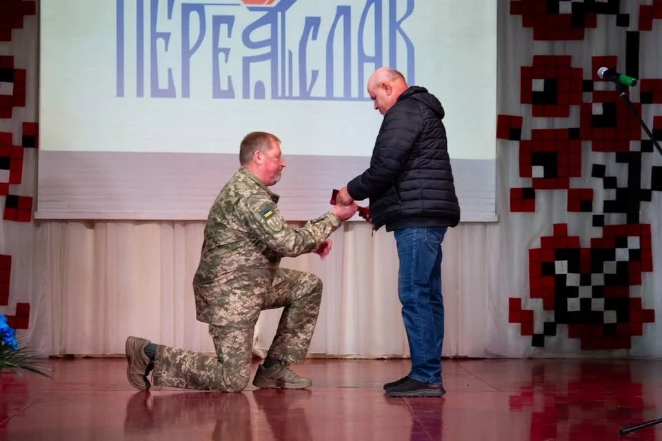 Родинам воїнів вручили посмертні державні ордени та військові відзнаки Героїв Преяславщини