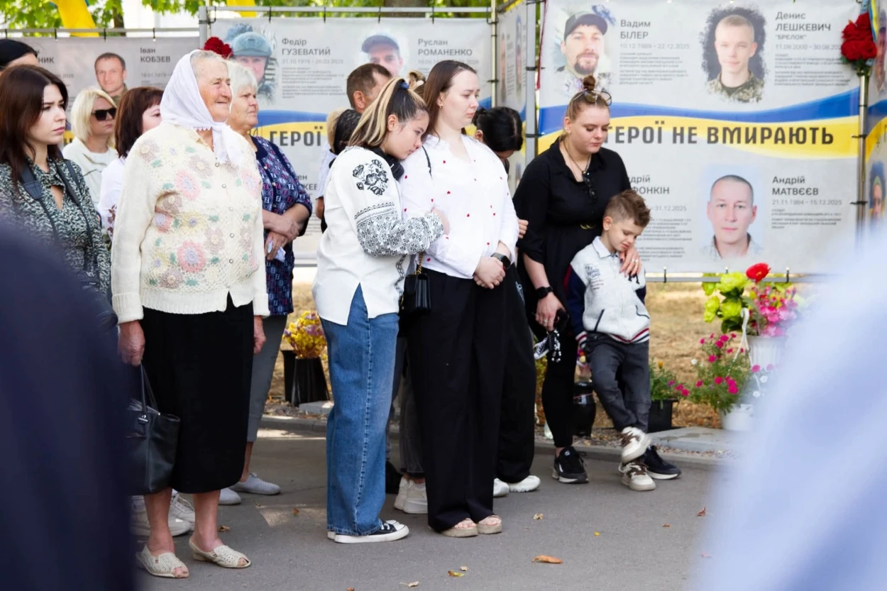 У Переяславі відкрили нові портрети на Алеї Героїв до Дня пам'яті захисників України