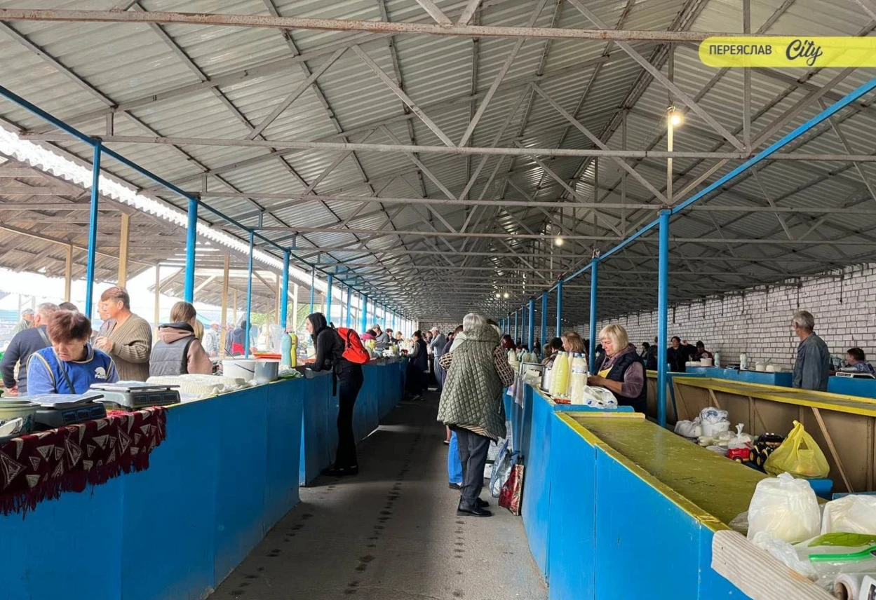На базарі в Переяславі свинна підчеревина подорожчала до 450, а домашні яйця були й по 90 грн