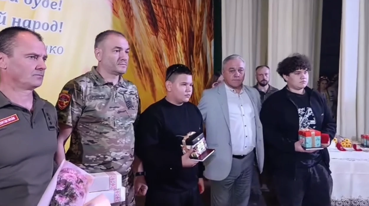 Дітям загиблих Захисників Циблівської громади вручили кулони «Батьківське серце»
