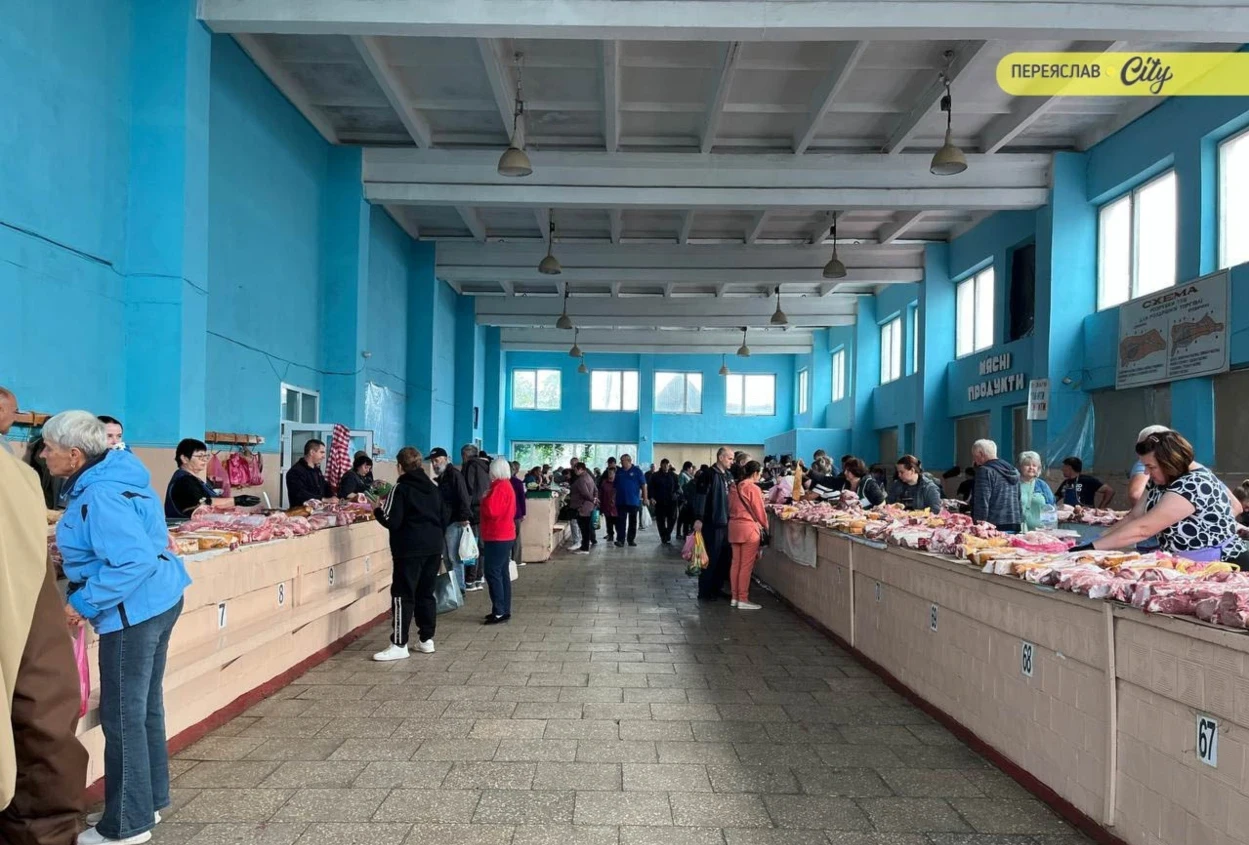 На базарі в Переяславі свинна підчеревина подорожчала до 450, а домашні яйця були й по 90 грн