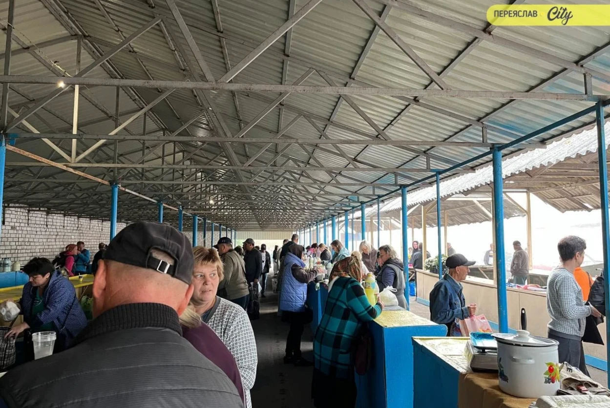 На базарі в Переяславі свинна підчеревина подорожчала до 450, а домашні яйця були й по 90 грн