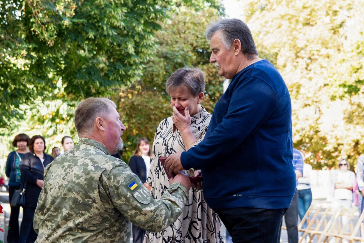 У Переяславі відкрили нові портрети на Алеї Героїв до Дня пам'яті захисників України