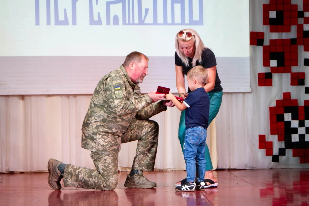 Родинам воїнів вручили посмертні державні ордени та військові відзнаки Героїв Преяславщини