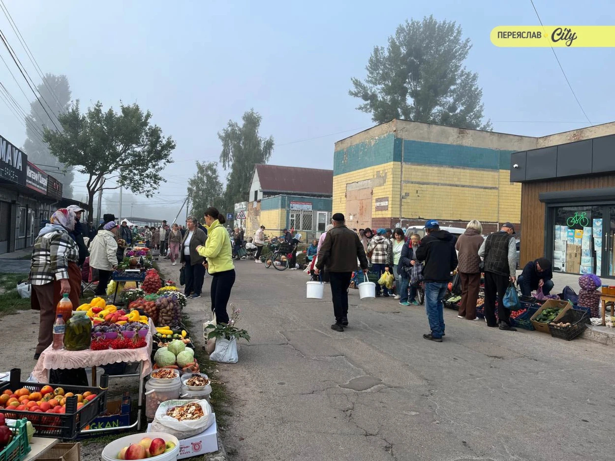 На базарі в Переяславі свинна підчеревина подорожчала до 450, а домашні яйця були й по 90 грн