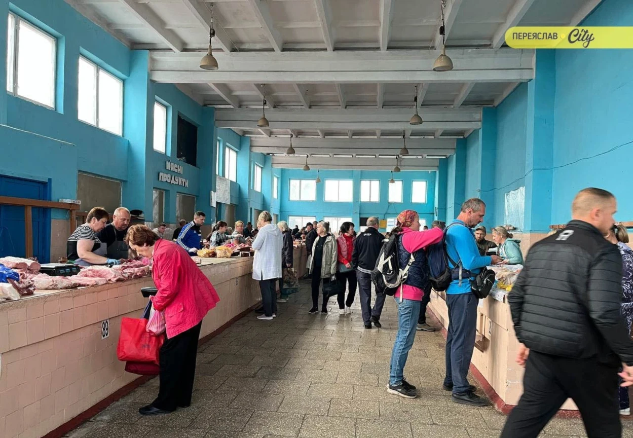 На базарі в Переяславі свинна підчеревина подорожчала до 450, а домашні яйця були й по 90 грн