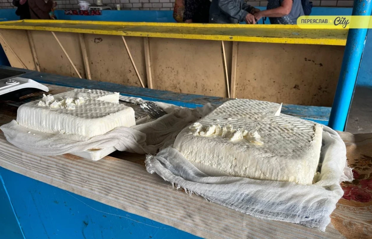 На базарі в Переяславі свинна підчеревина подорожчала до 450, а домашні яйця були й по 90 грн