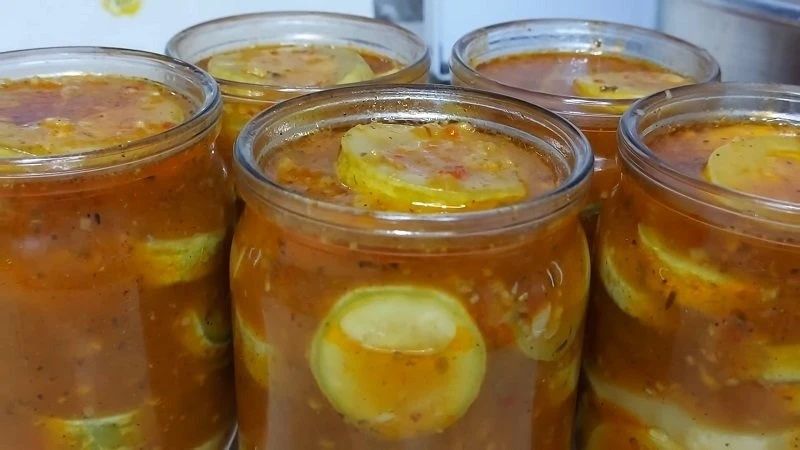 Кабачки на зиму з соусом сацебелі: пікантний рецепт