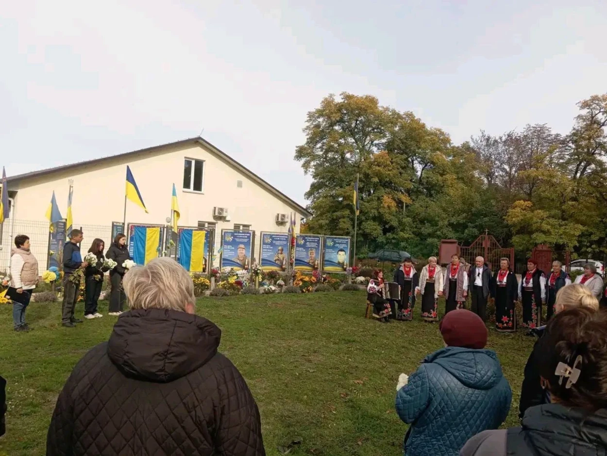 На Алеї Героїв у селі на Переяславщині відкрили портрети двом загиблим захисникам