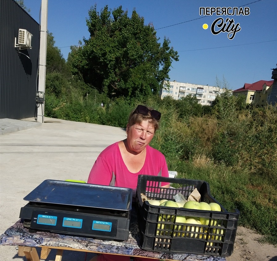 Світлана продає усе із свого городу