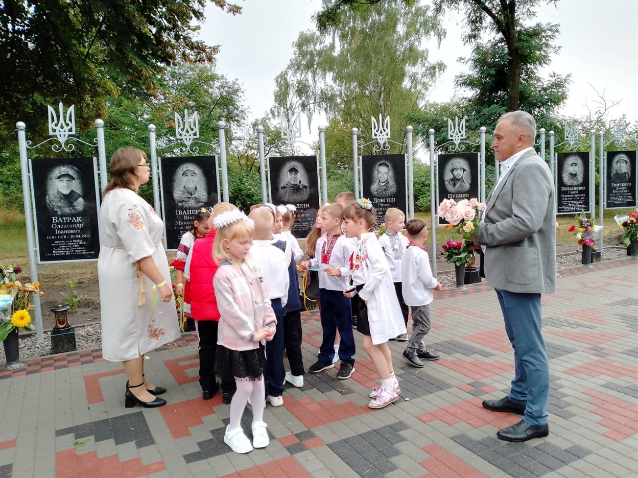 Біля Алеї Героїв