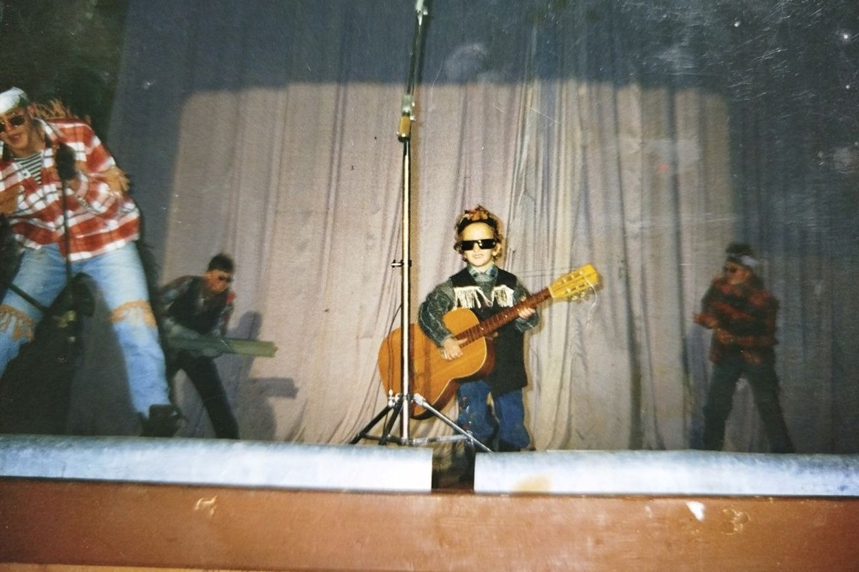 Андрій Кузьменко з п'яти років виступав на сцені