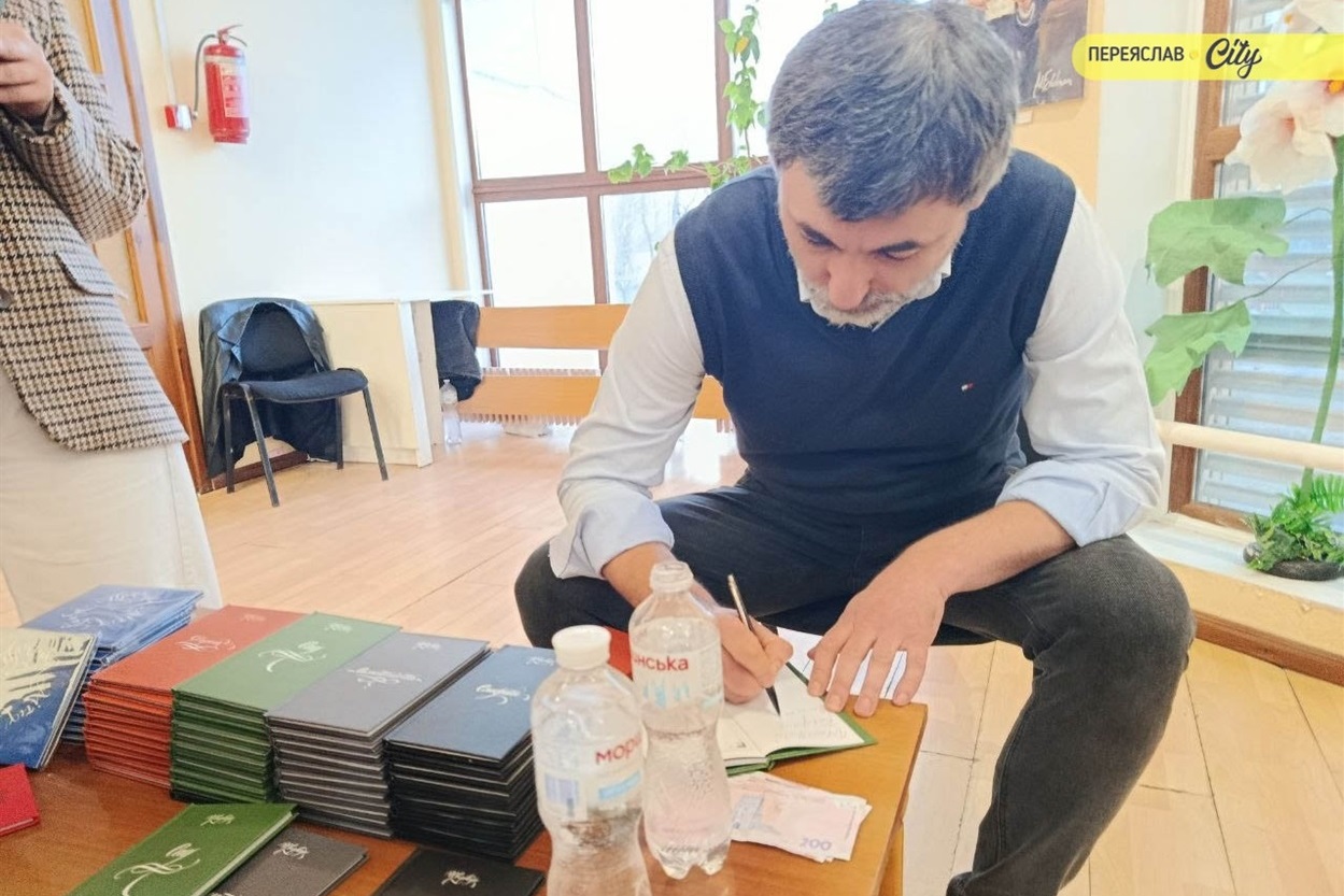 Колишній суддя Юрій Цвіркун у Переяславі вперше представив збірки своїх поезій