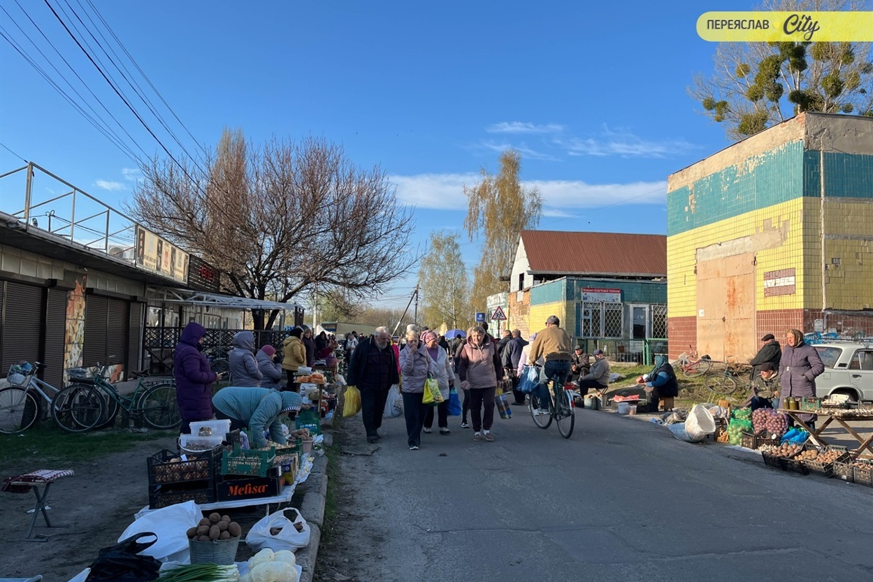 На базарі у Переяславі подорожчала курятина на 20 гривень, а свинячу підчеревину продавали по 380