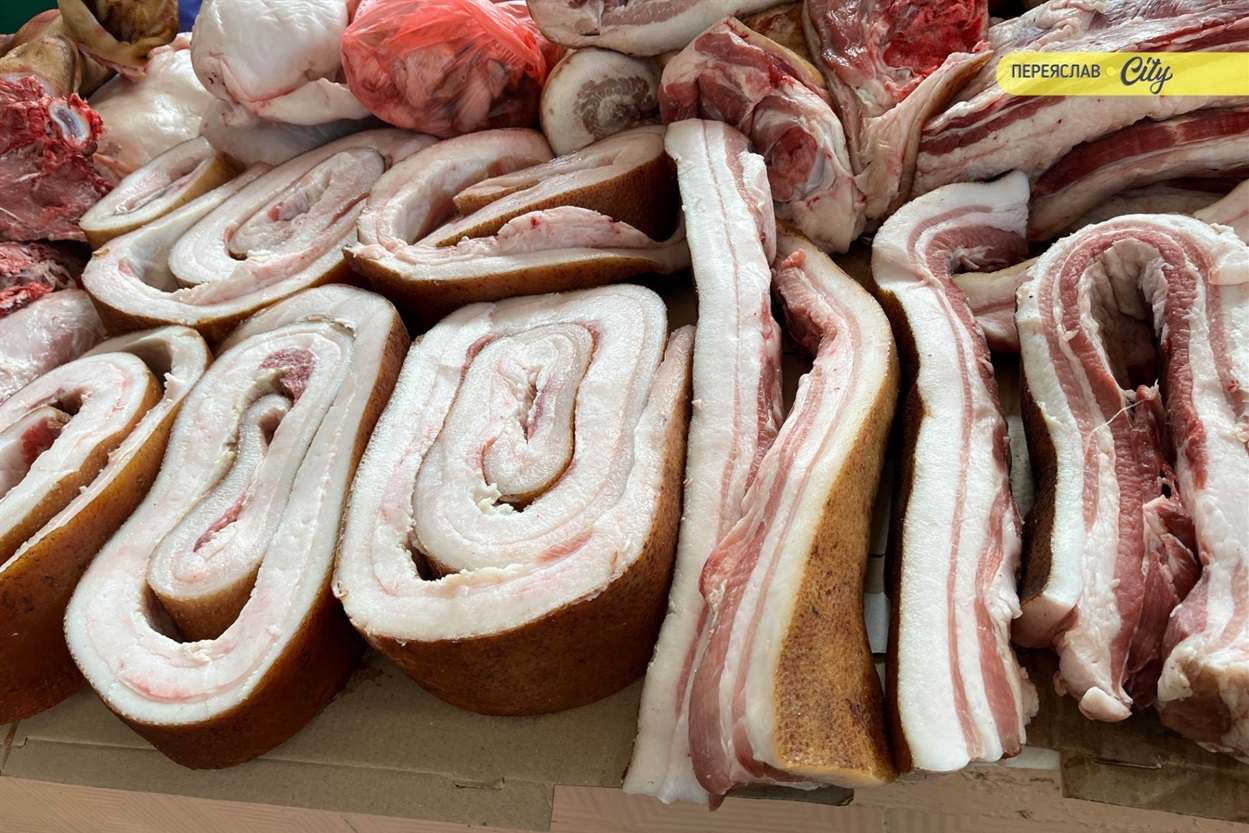 На базарі у Переяславі подорожчала курятина на 20 гривень, а свинячу підчеревину продавали по 380