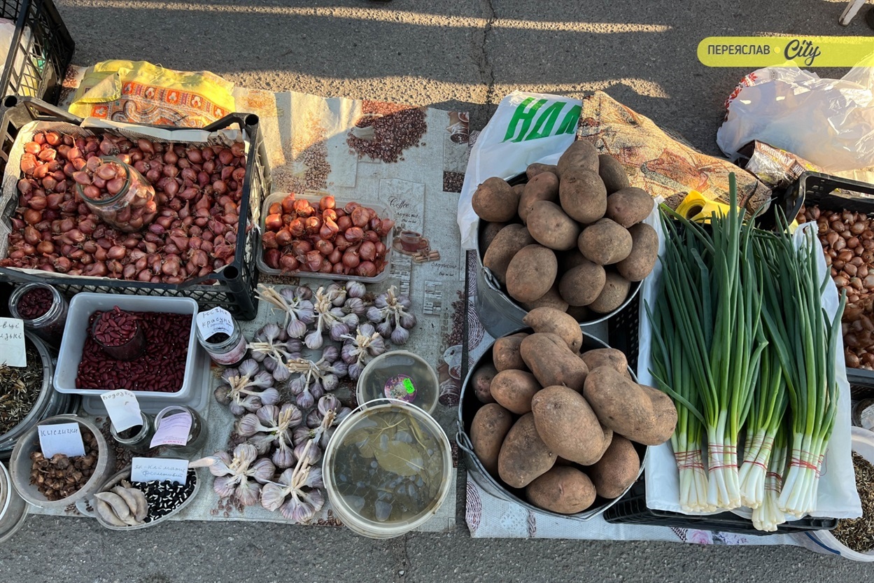 На базарі у Переяславі подорожчала курятина на 20 гривень, а свинячу підчеревину продавали по 380