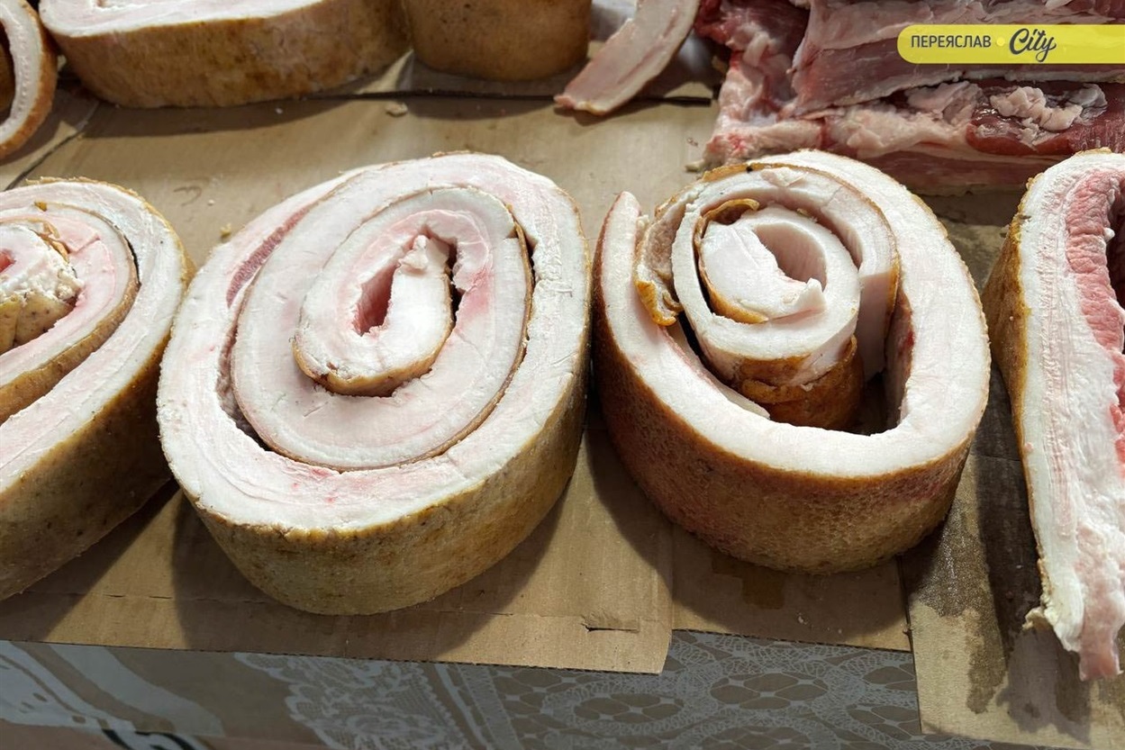 На базарі у Переяславі розкупили сало та здір, які довше зберігаються без холодильника