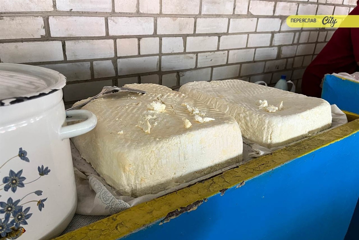 У Переяславі на базарі почали продавати місцеві кавуни по 22 гривні, кукурудзу й дивні огірки