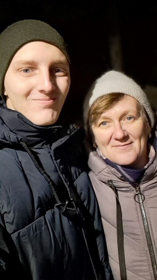 Перше фото з мамою біля київського шпиталю