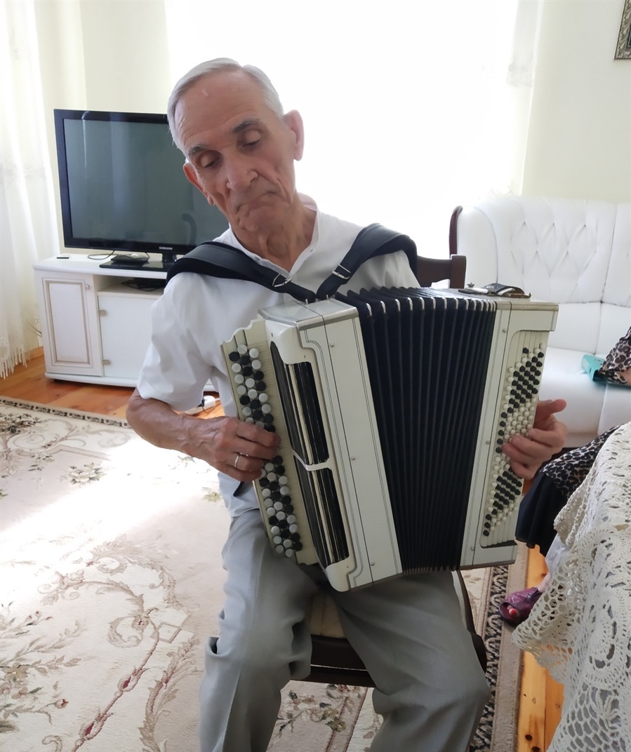 Перший баян й досі гарно звучить