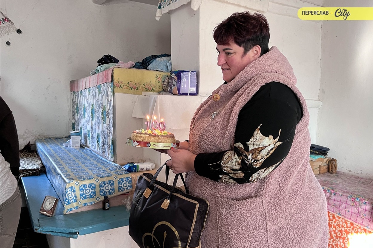 "Багато працювала і не їла ковбаси": на Переяславщині Євдокія Чорненька зустріла своє 100-річчя