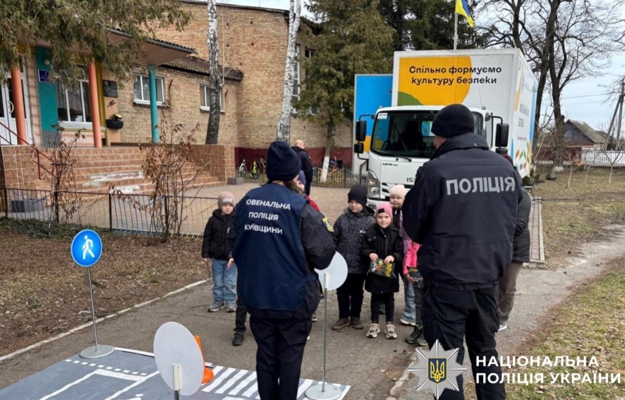 Дітям провели заняття з правил безпечної поведінки на дорозі