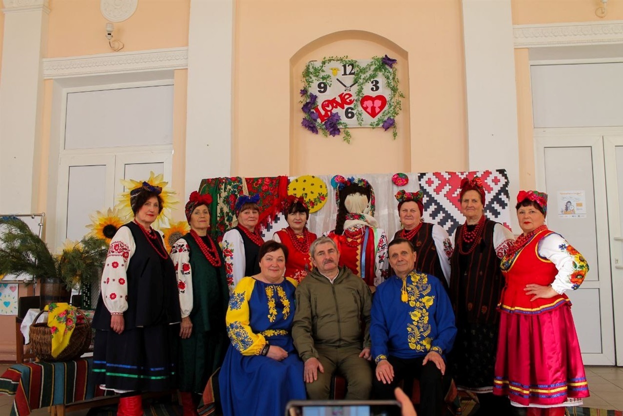 На концерті "Мелодія весни та жіночого серця" у Ковалині зібрали гроші для ЗСУ