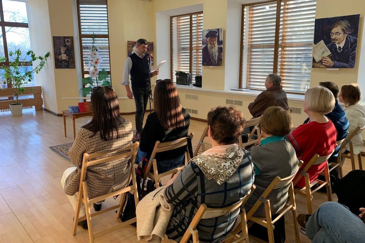 Колишній суддя Юрій Цвіркун у Переяславі вперше представив збірки своїх поезій