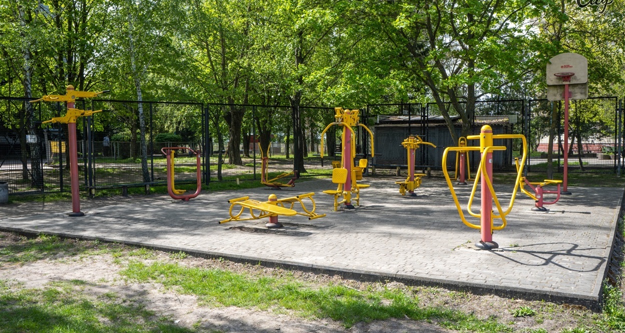 Такі тренажери на стадіоні університету доступні для всіх охочих