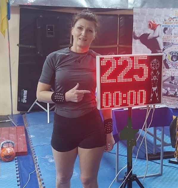 Алла Яковченко у лютому на чемпіонаті Київщини здобула срібну медаль у ривку, здійснивши 225 підйомів 16-кілограмової гирі