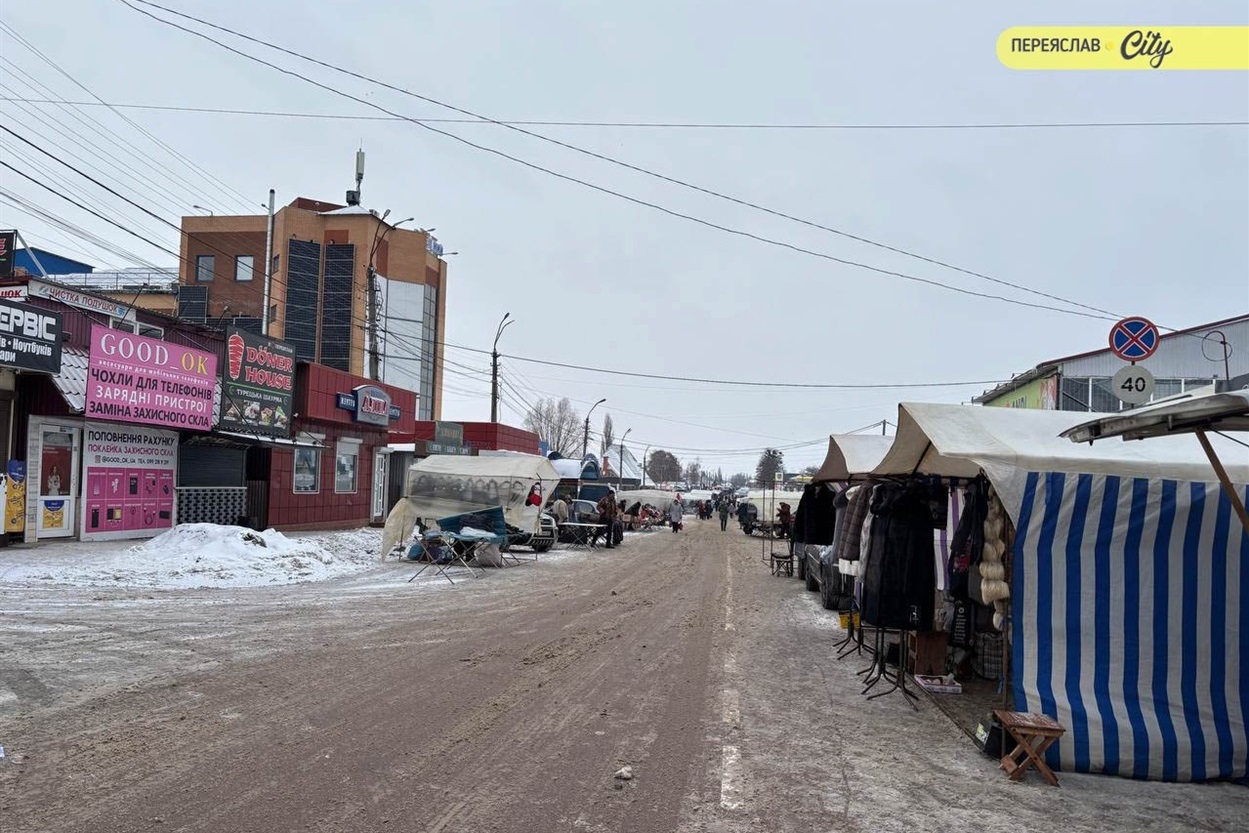 На базарі в Переяславі брали соняшникове насіння для синичок по 200 грн, значно здорожчало молозиво