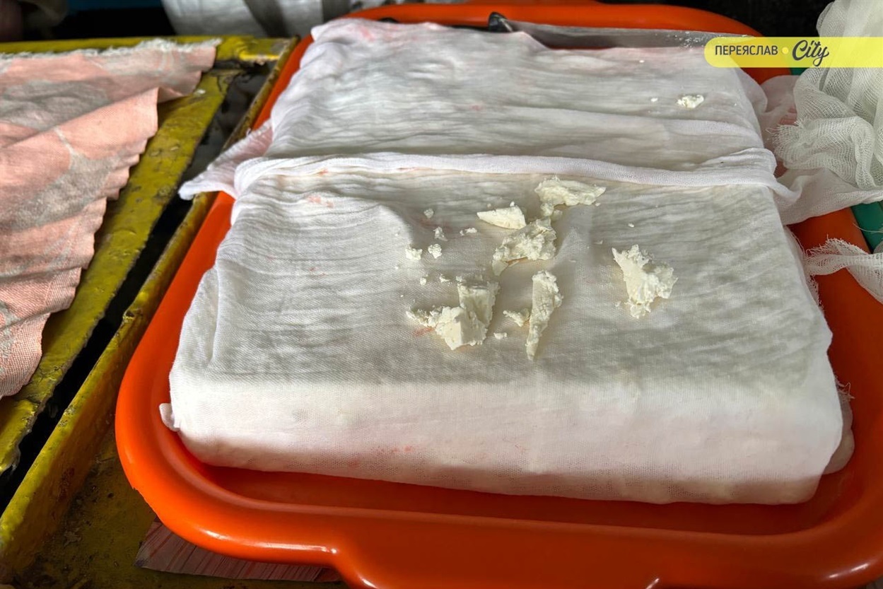 На базарі в Переяславі брали соняшникове насіння для синичок по 200 грн, значно здорожчало молозиво