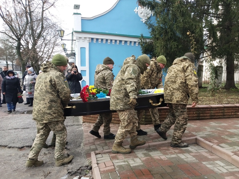 Відспівування загиблого воїна Олександра Пилипенка провели у храмі Воскресіння Христового
