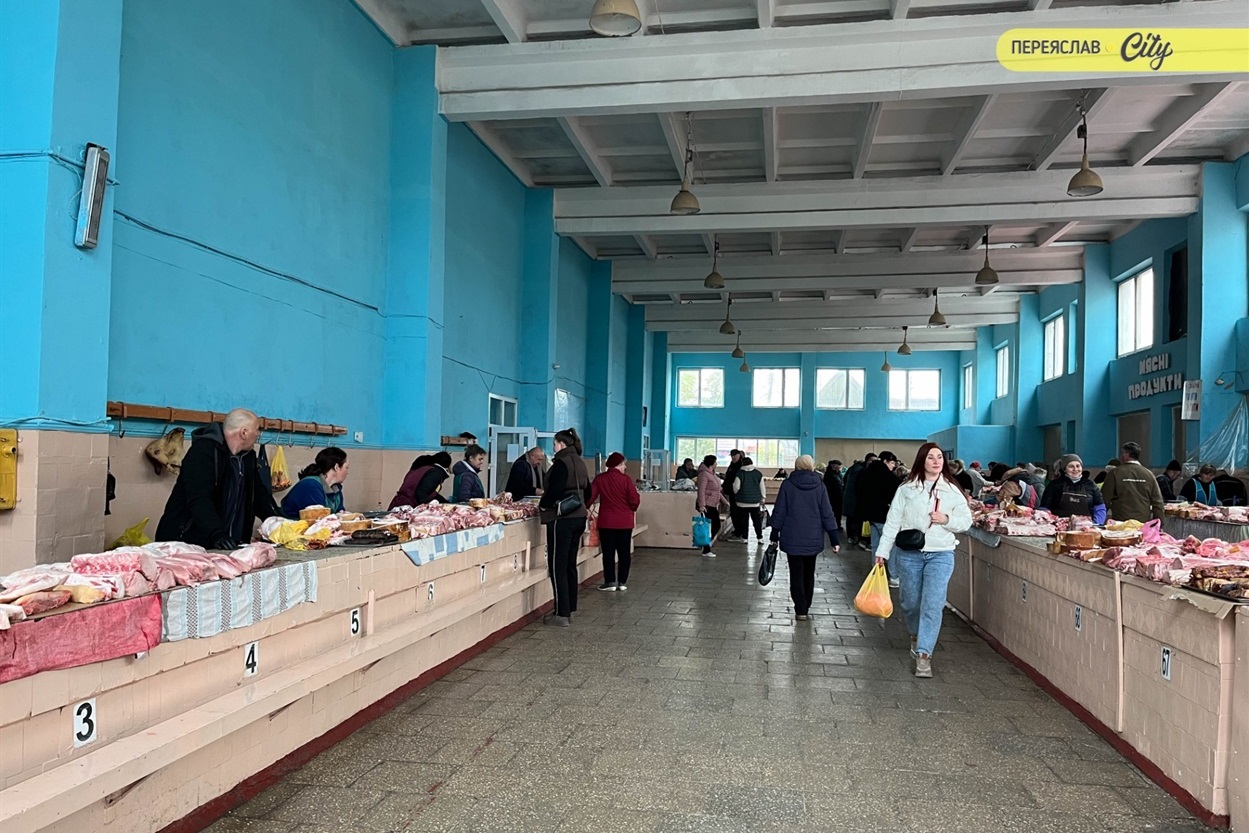 На базарі у Переяславі почали продавати розсаду огірків – по 25 гривень за рослину