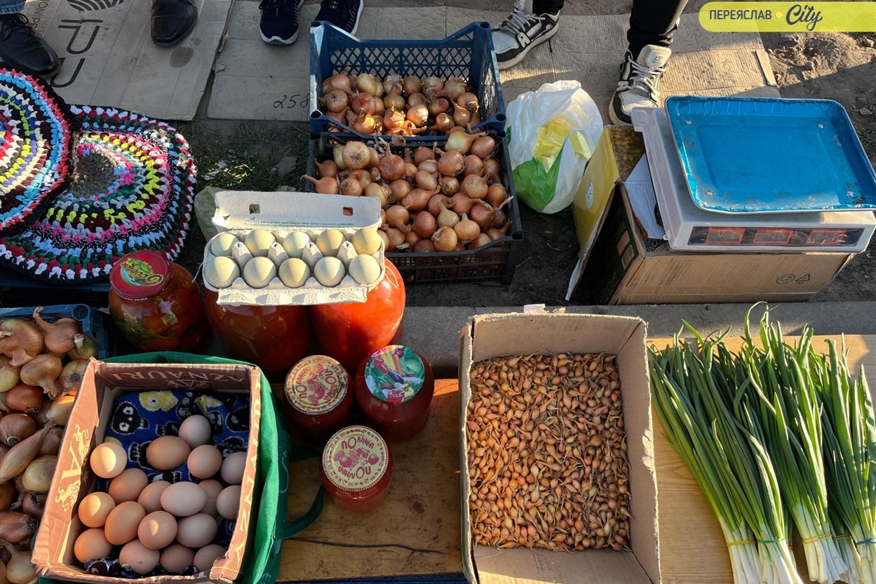 На базарі у Переяславі подорожчала курятина на 20 гривень, а свинячу підчеревину продавали по 380