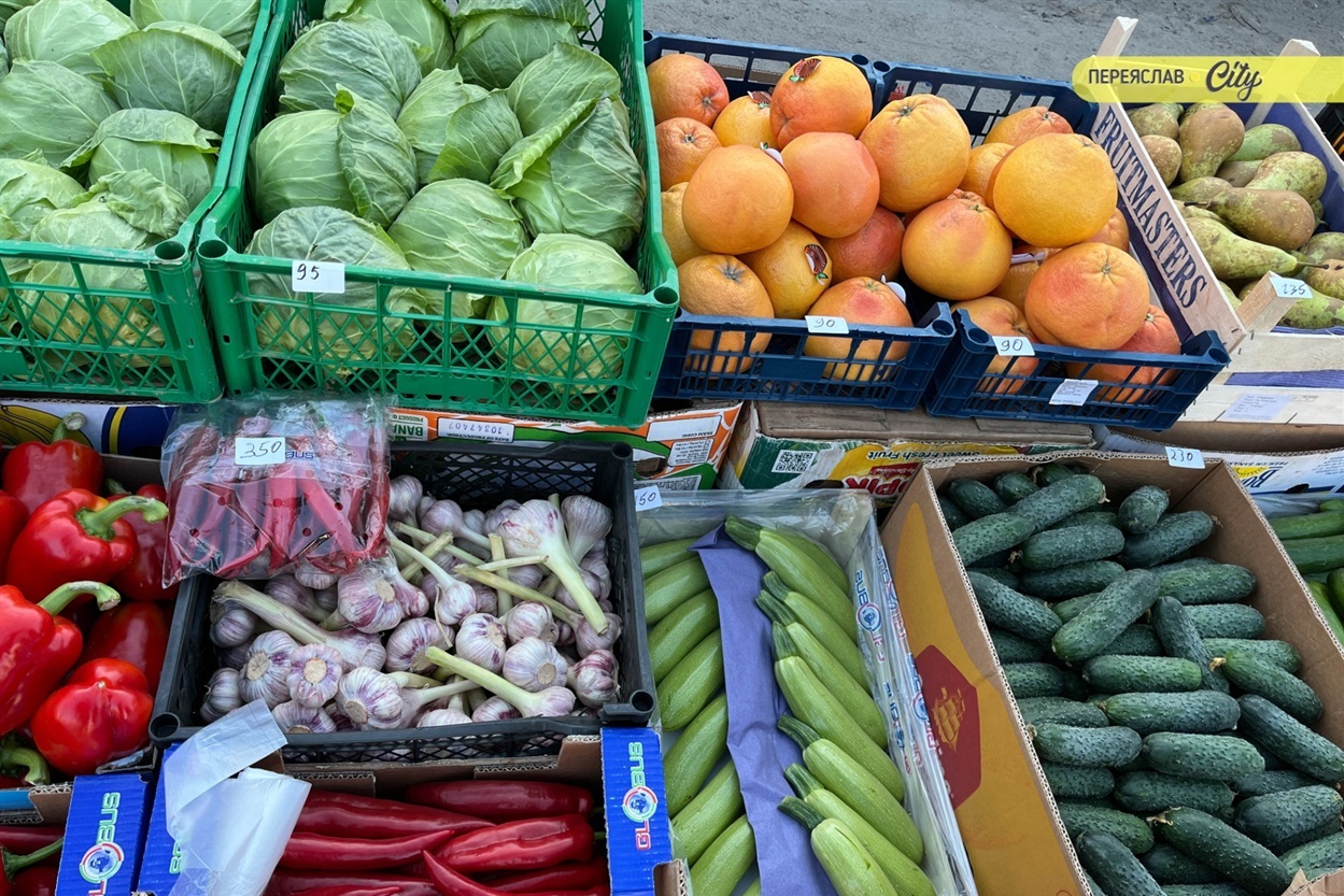 На базарі у Переяславі подорожчала курятина на 20 гривень, а свинячу підчеревину продавали по 380