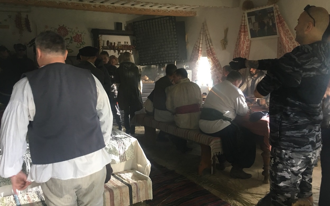 У Корчмі знімали сцену святкування весілля