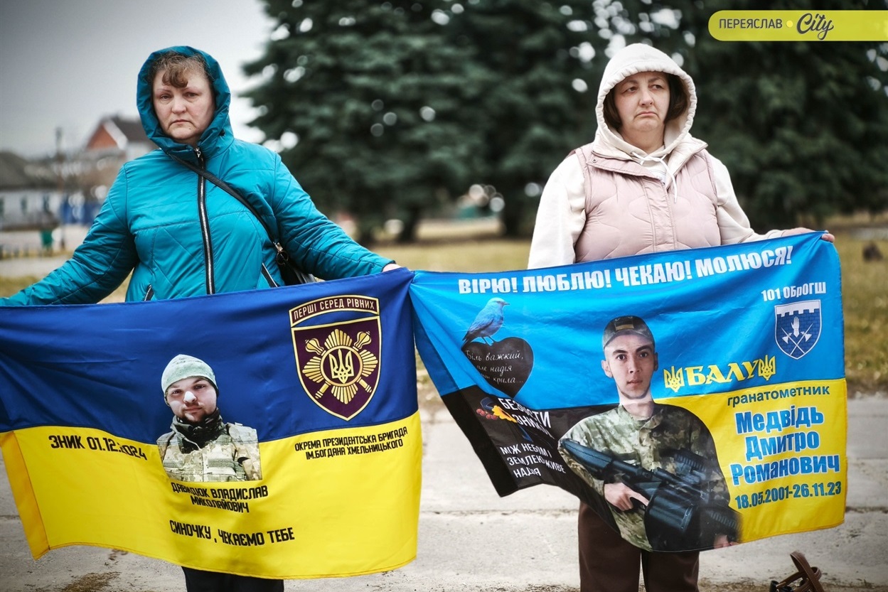 ​​​​Хвилина мовчання та мовчазна акція нагадування родин зниклих безвісти, полонених та загиблих захисників. Переяслав, 21 березня 2026 р.​​​​