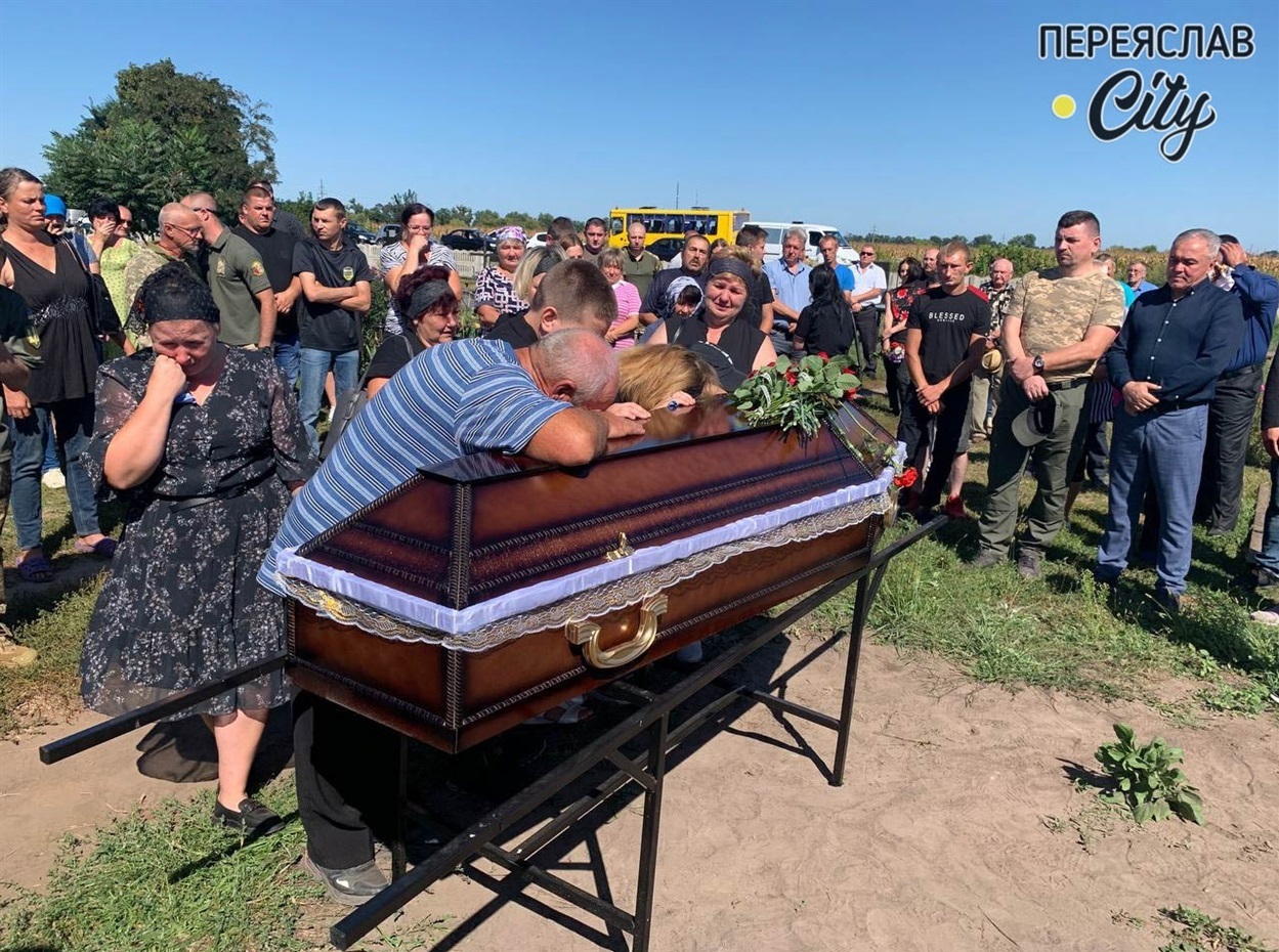 Рідні назавжди прощаються з Максимом