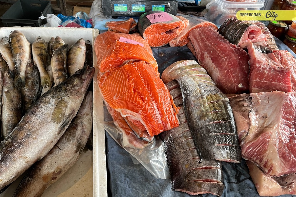 На базарі у Переяславі почали продавати розсаду огірків – по 25 гривень за рослину