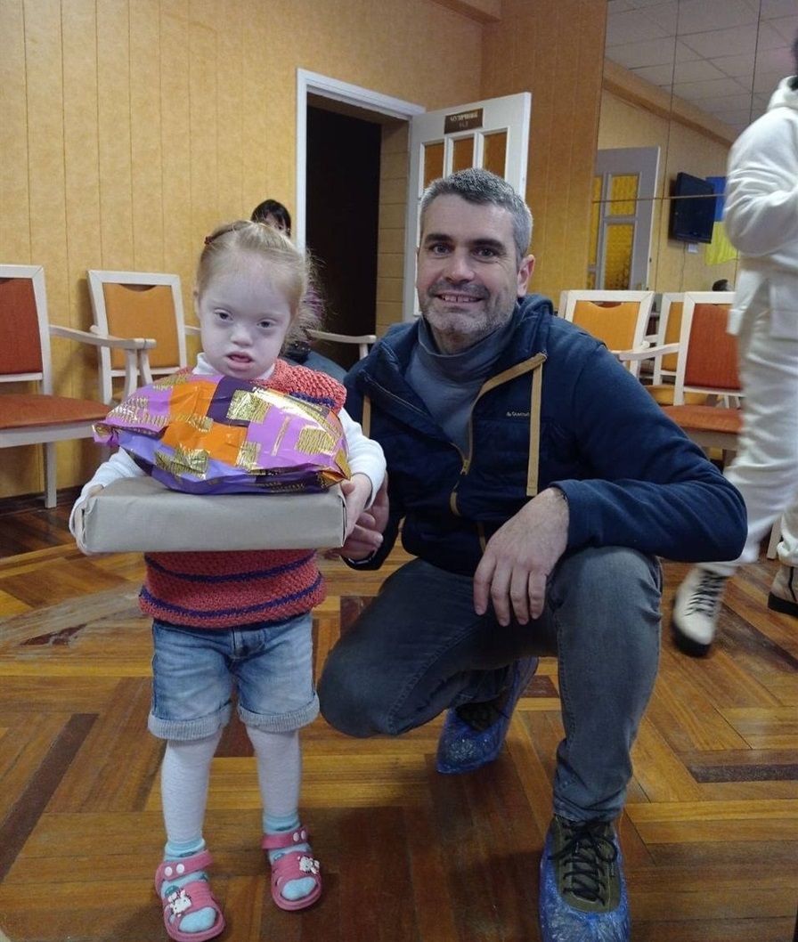Президент гуманітарної асоціації із Франції привіз вихованцям Центру подарунки