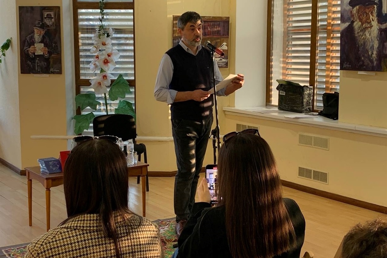 Колишній суддя Юрій Цвіркун у Переяславі вперше представив збірки своїх поезій