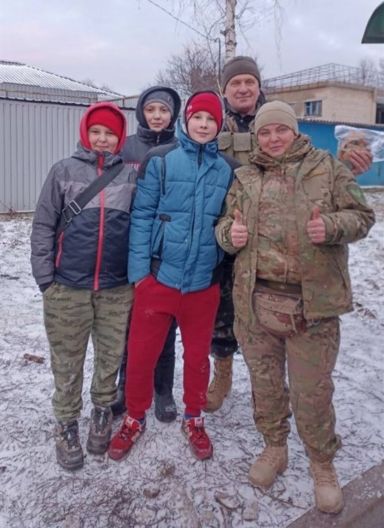 Колядники підняли волонтерам настрій