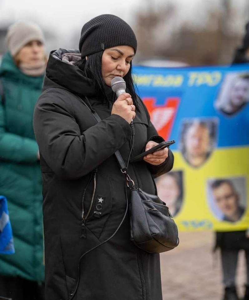 Альона, координаторка об'єднання "Жінки ТРО. 114 бригада". Мирна акція на підтримку полонених та зниклих безвісти військовослужбовців у Борисполі. 6 грудня 2024 р.