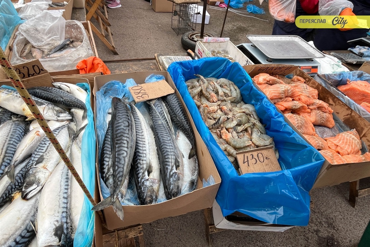 На базарі у Переяславі почали продавати розсаду огірків – по 25 гривень за рослину