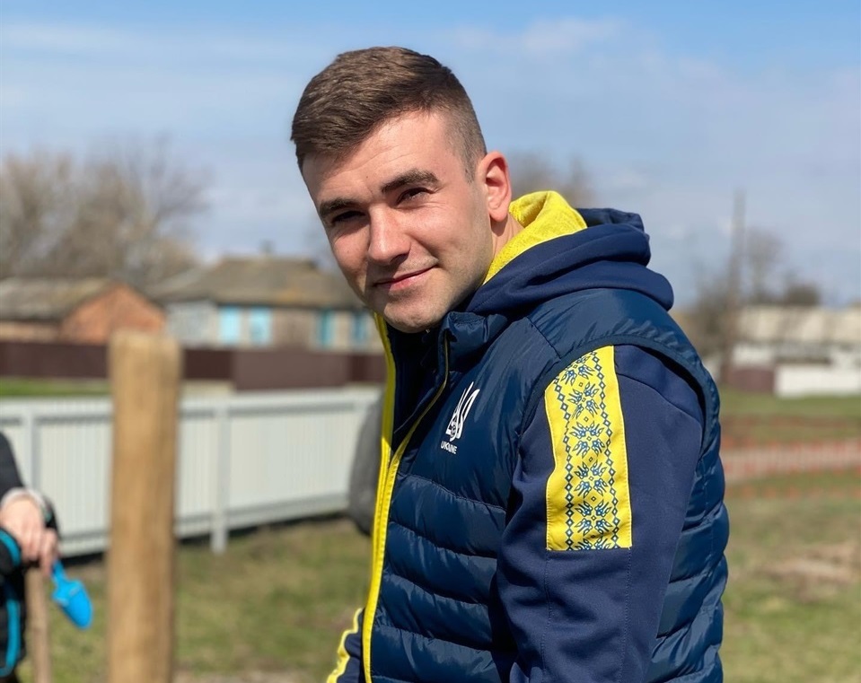Олександр Онопрієнко волонтерством займається з дитинства. Зараз він –  лідер МГО "Нова Хвиля"