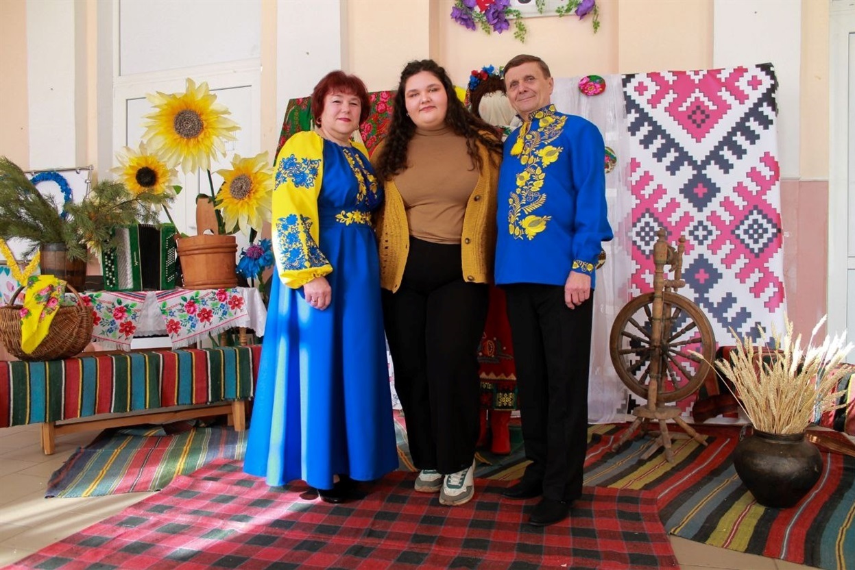 На концерті "Мелодія весни та жіночого серця" у Ковалині зібрали гроші для ЗСУ