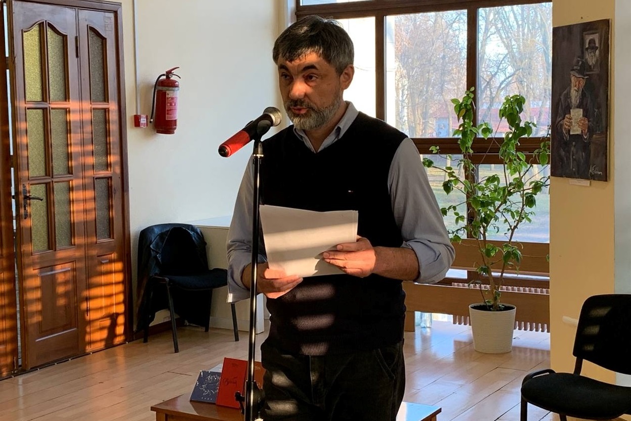 Колишній суддя Юрій Цвіркун у Переяславі вперше представив збірки своїх поезій