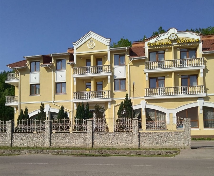 Туристичний комплекс «Сонячна квітка» в Поляні