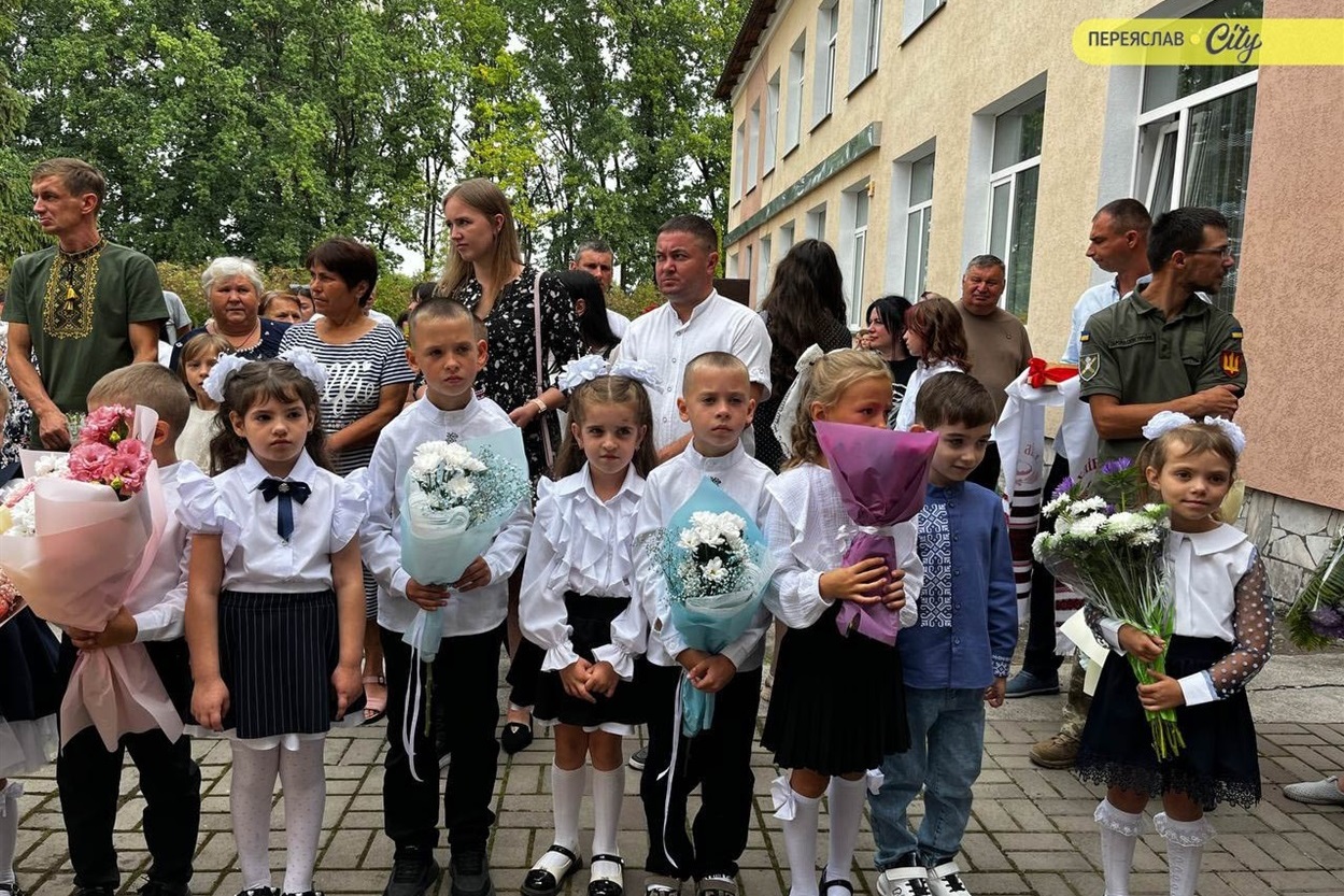 У Переяславі День знань розпочався з повітряної тривоги: як провели урочистості у двох гімназіях